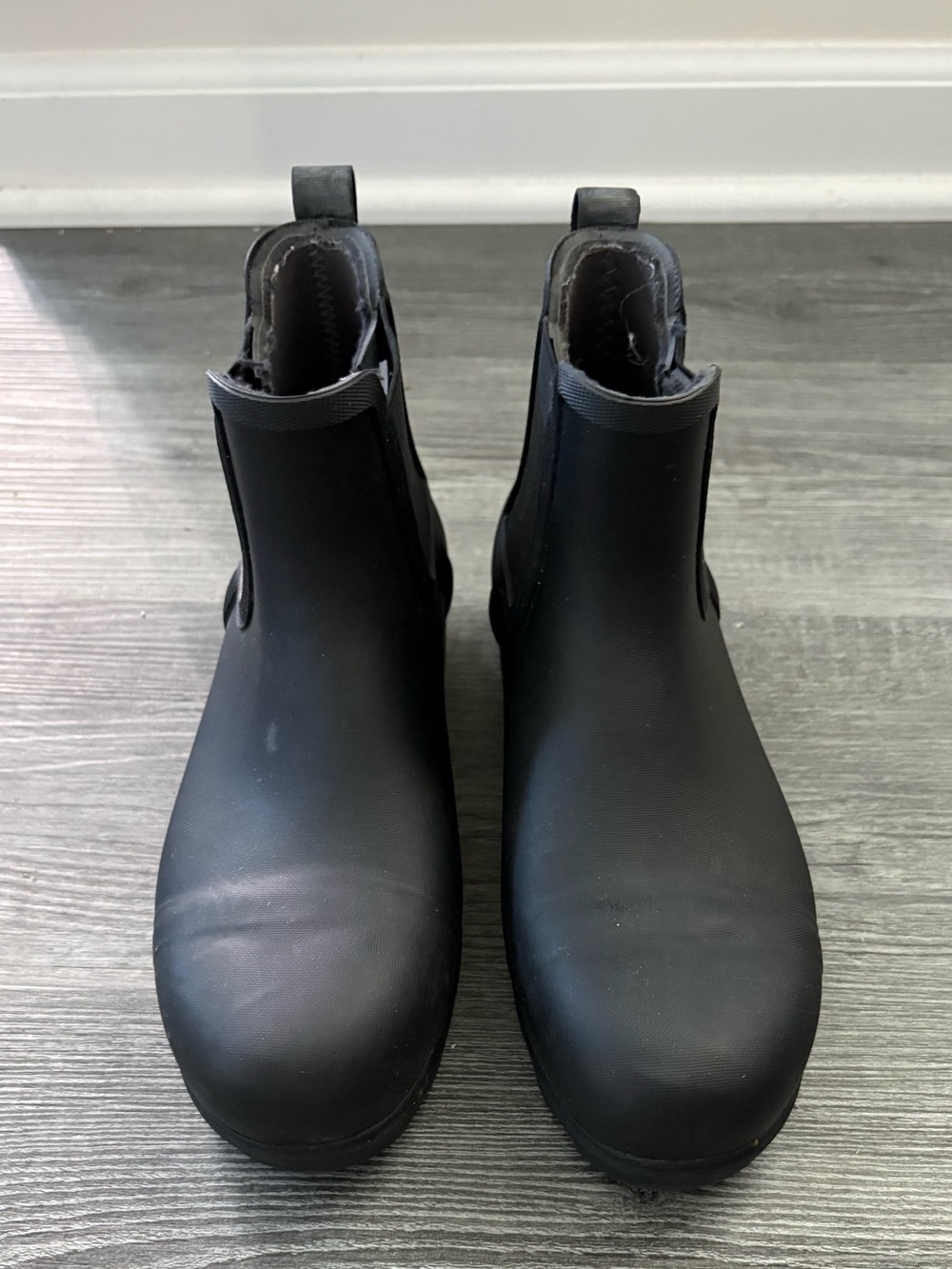 Bogs Women’s Black Chelsea Rain Boots. 
Size 6
